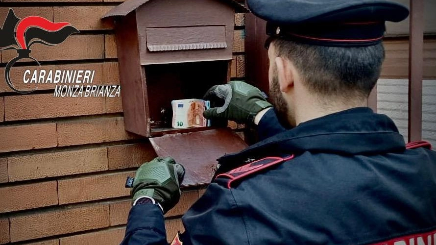 I carabinieri e la cassetta delle lettere dove veniva messa la ketamina