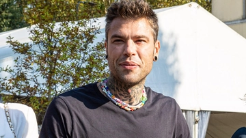 Fedez si dichiarò “nullatenente” in tribunale. Esposto del Codacons: cosa chiede di accertare