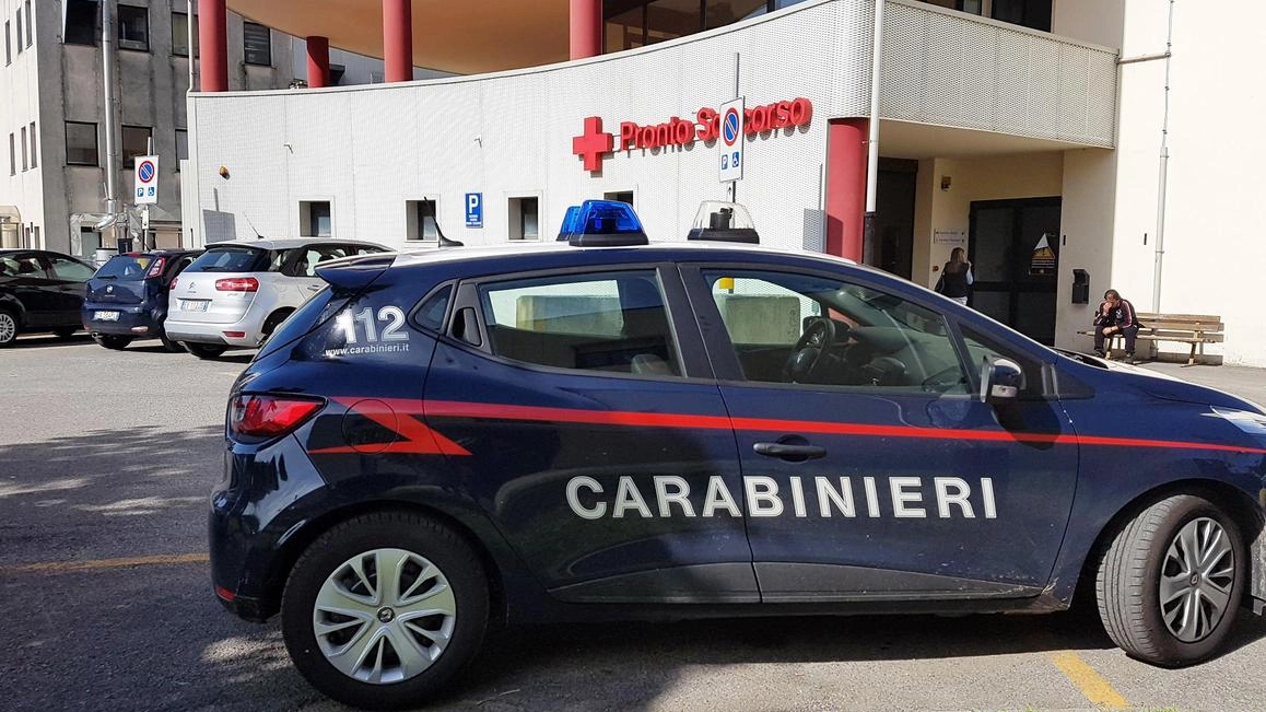 Colpito a ciabattate dalla moglie infuriata finisce in ospedale Colpito a ciabattate dalla moglie infuriata finisce in ospedale