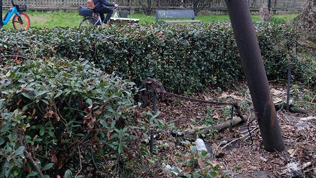 "Il monumento antifascista rotto da luglio" "Il monumento antifascista rotto da luglio"