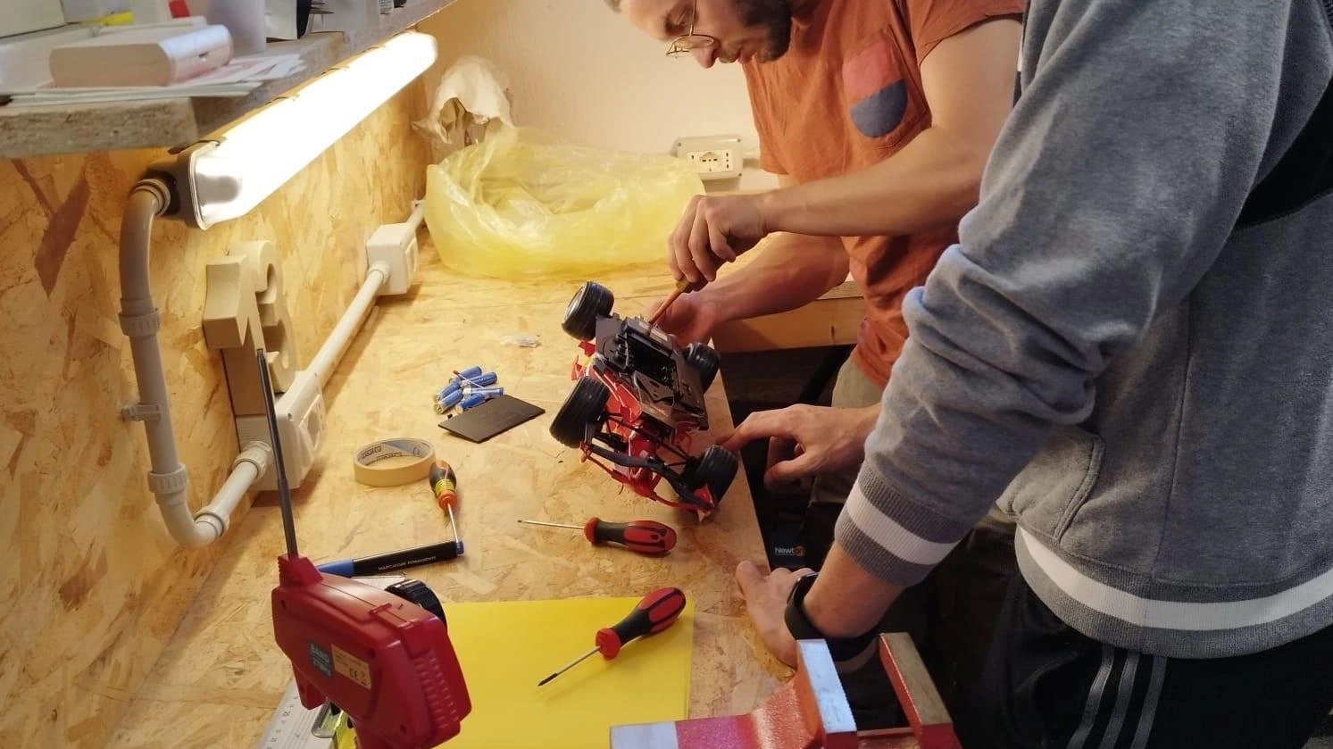 “Repair cafè”. Qui s’impara l’arte di riparare “Repair cafè”. Qui s’impara l’arte di riparare