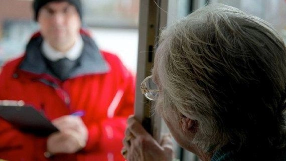 Spruzza sostanza irritante e deruba una “nonna” Spruzza sostanza irritante e deruba una “nonna”