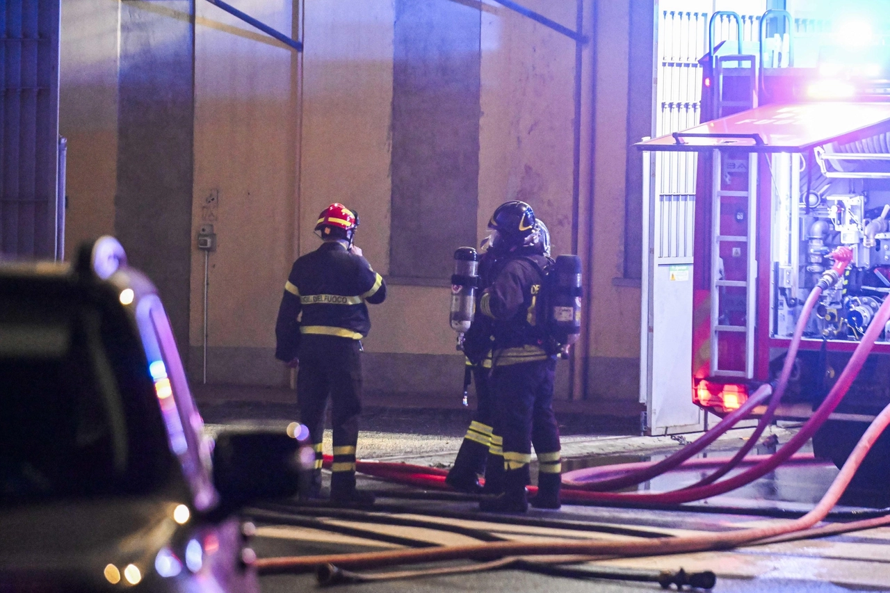 L'intervento dei vigili del fuoco (Ansa)