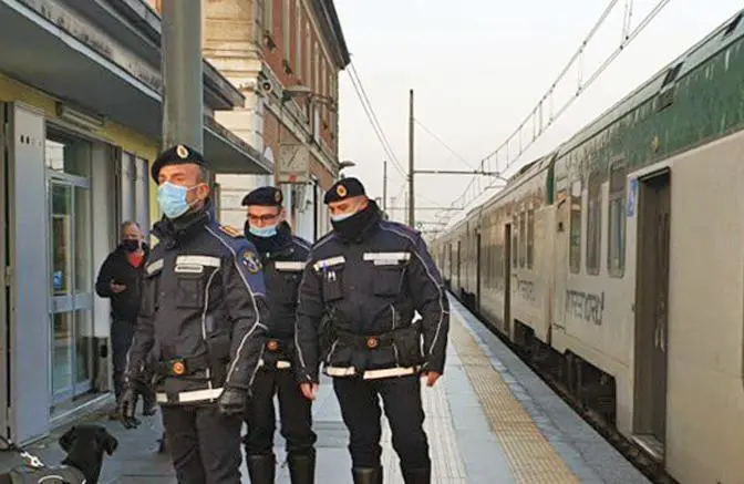 Viaggiatori insultati Giro di vite in stazione