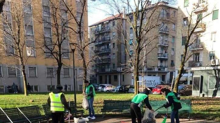 Angeli del bello in piazza: "Iniziamo il nuovo anno pulendo i nostri quartieri"