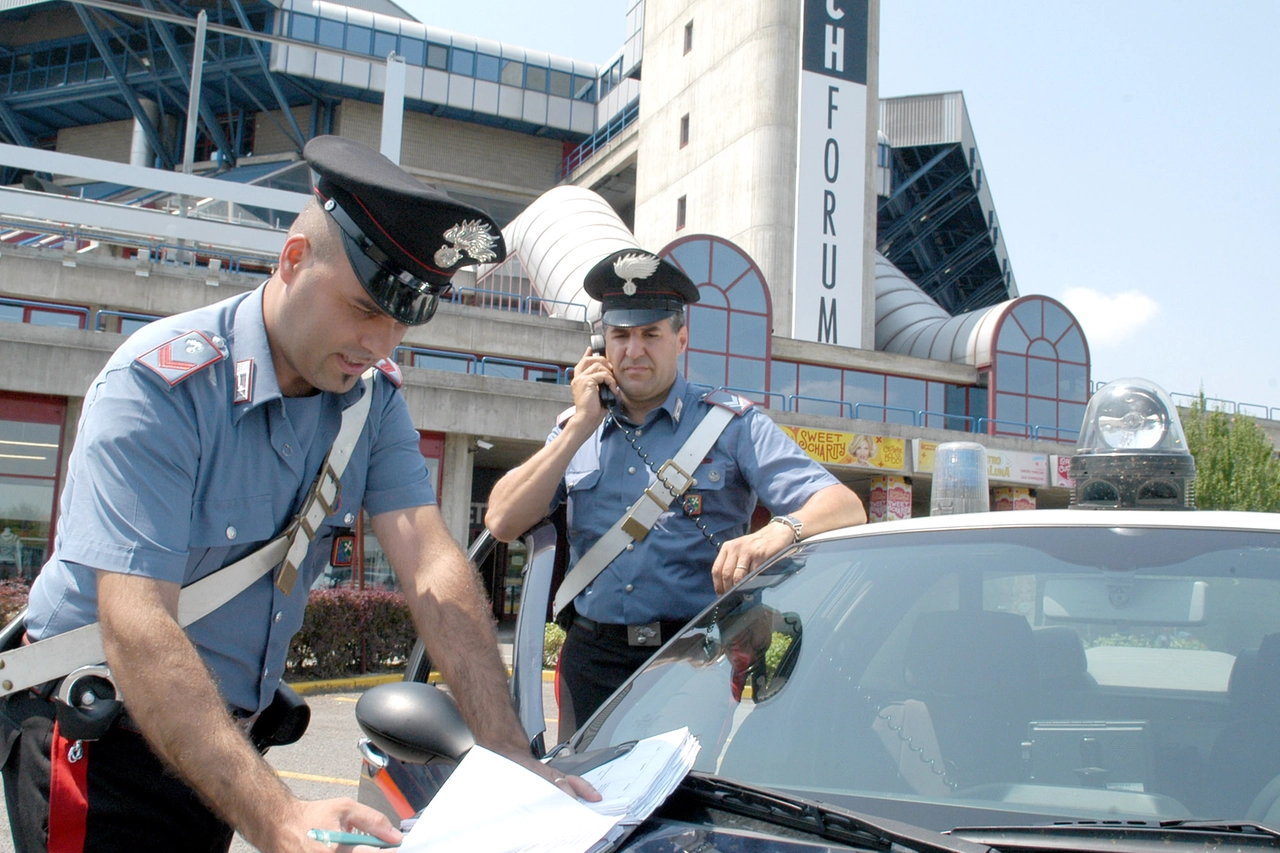 Sul caso indagano i carabinieri che questa mattina sono arrivati in Comune