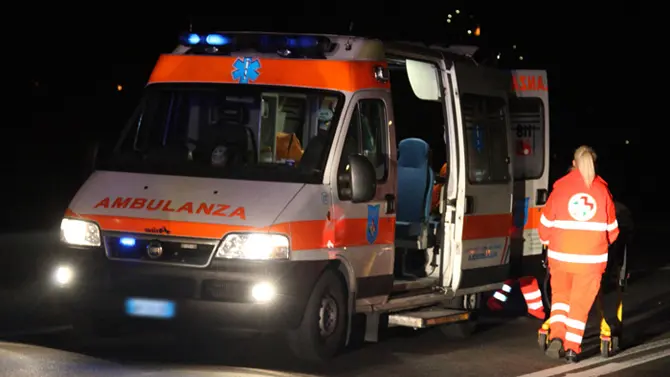 La donna è stata trasportata in codice rosso all'ospedale Sant'Anna La donna è stata trasportata in codice rosso all'ospedale Sant'Anna