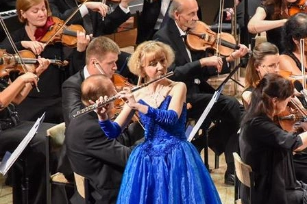Olena Kocherga suona nell’orchesta di Zaporizhzhia