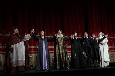 Prima della Scala 2023, la diretta del Don Carlo di Verdi: 13 minuti di applausi e qualche “Buu” dal Loggione