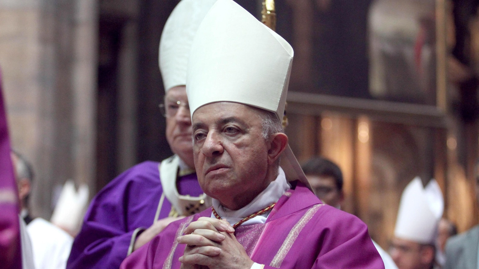 Il cardinale Dionigi Tettamanzi (Ansa)
