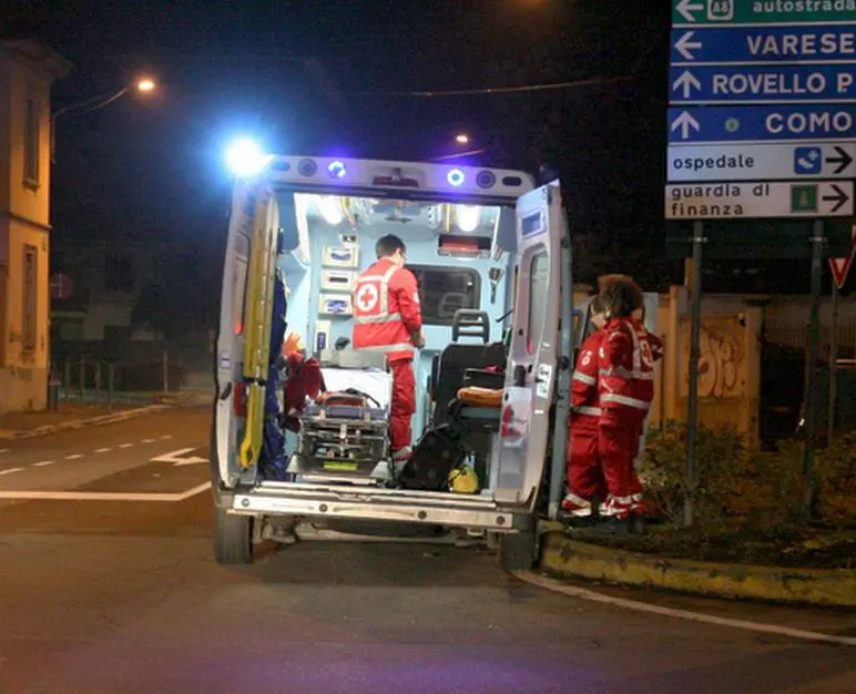 Ragazza di 21 anni finisce all’ospedale Aggressione o caduta?