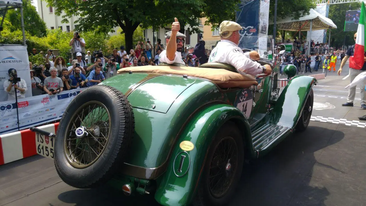Mille Miglia 2017: "C'è Gianni Morandi", ma è un imprenditore di Siena / FOTO