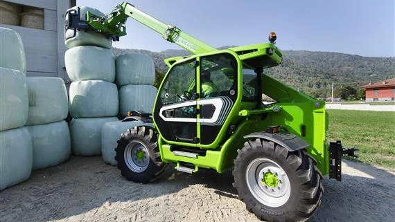 Un trattore con braccio telescopico simile a quello rubato nelle aziende agricole pavesi Un trattore con braccio telescopico simile a quello rubato nelle aziende agricole pavesi