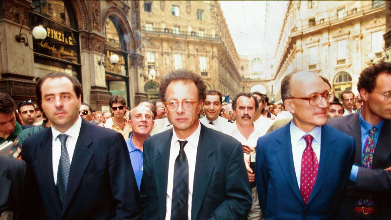 Antonio Di Pietro, Gherardo Colombo e Francesco Saverio Borrelli in Galleria a Milano