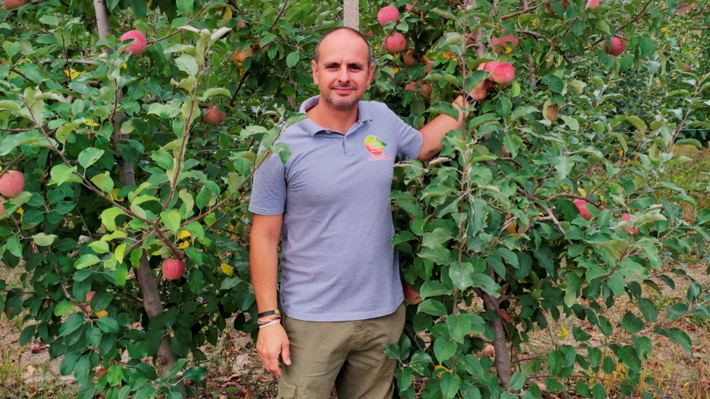 Simone Rolandi, titolare dell’azienda agricola “La Valle della Frutta“
