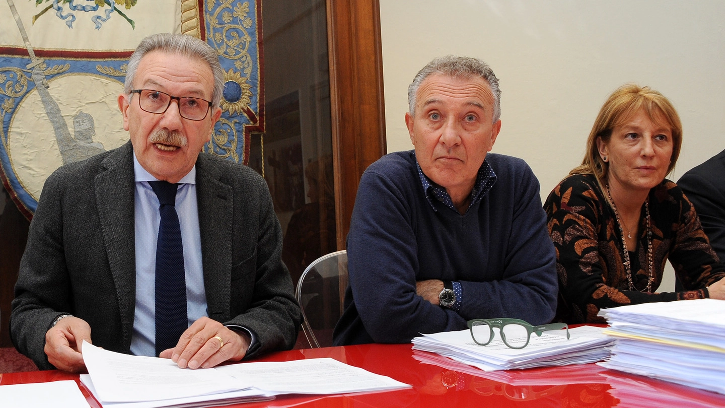 Il sindaco Gianbattista Fratus, il suo vice Maurizio Cozzi e l'assessore Chiara Lazzarini