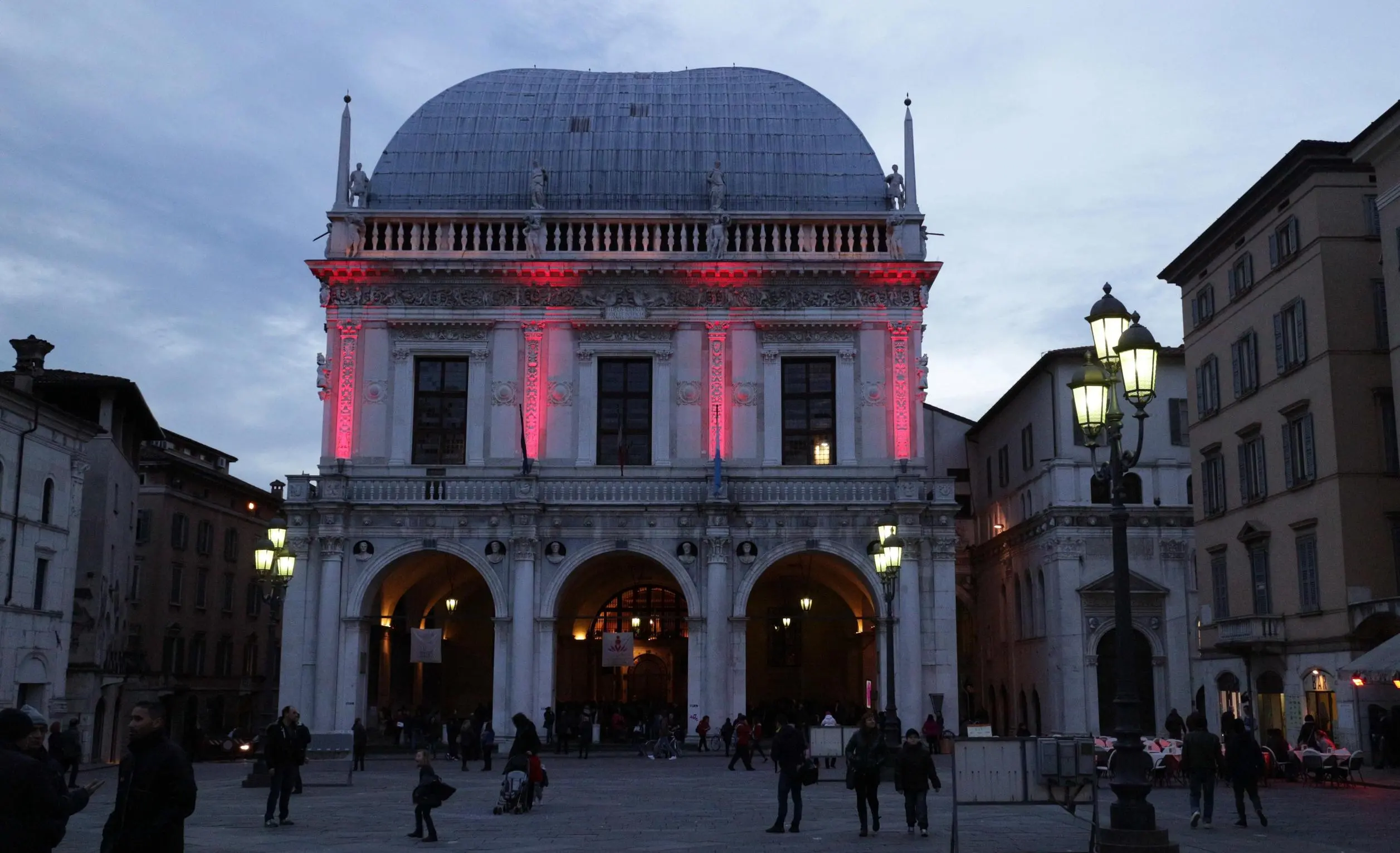 “M’illumino di meno“, oggi luci spente in Loggia