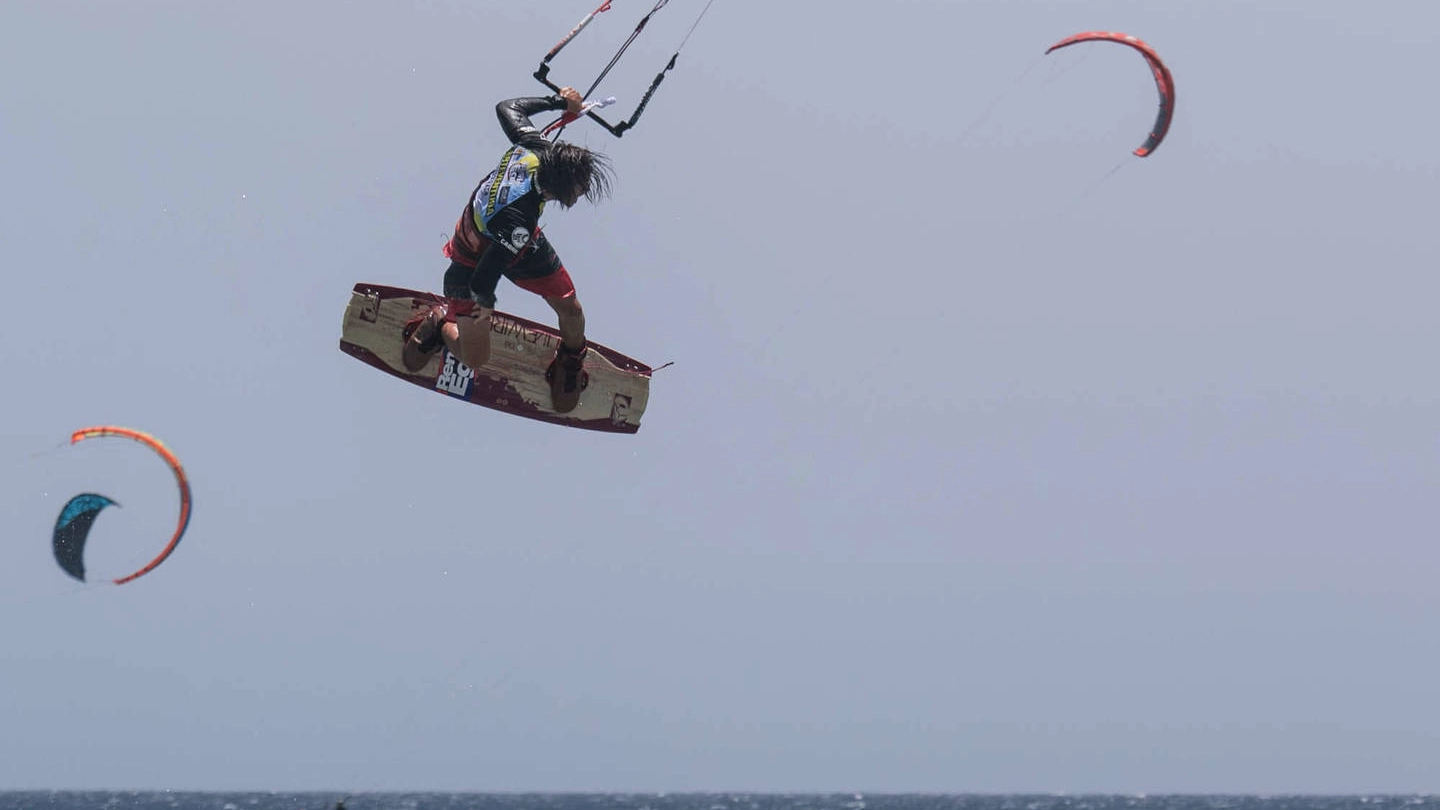 Un kitesurfer (foto di repertorio)