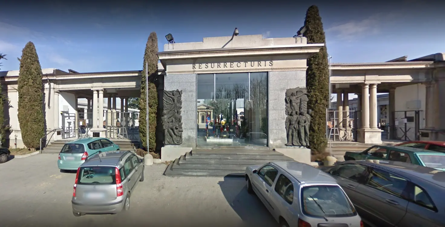 Carate Brianza, tentativo di scippo davanti al cimitero: 65enne muore d'infarto 6 ore dopo
