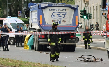 Milano, stretta sui mezzi pesanti: scatta l’obbligo di sensori per l’angolo cieco