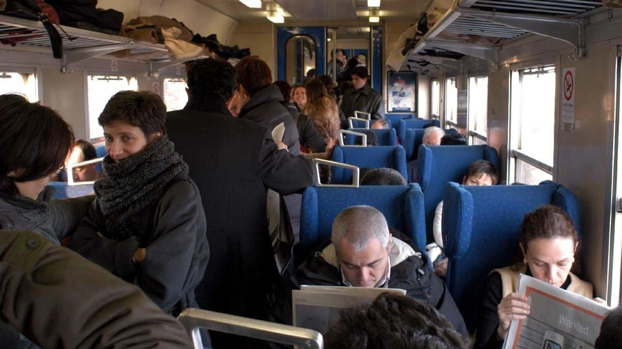 Linea Milano-Mortara. Ottanta treni soppressi. E arriva la maglia nera  per il record di ritardi