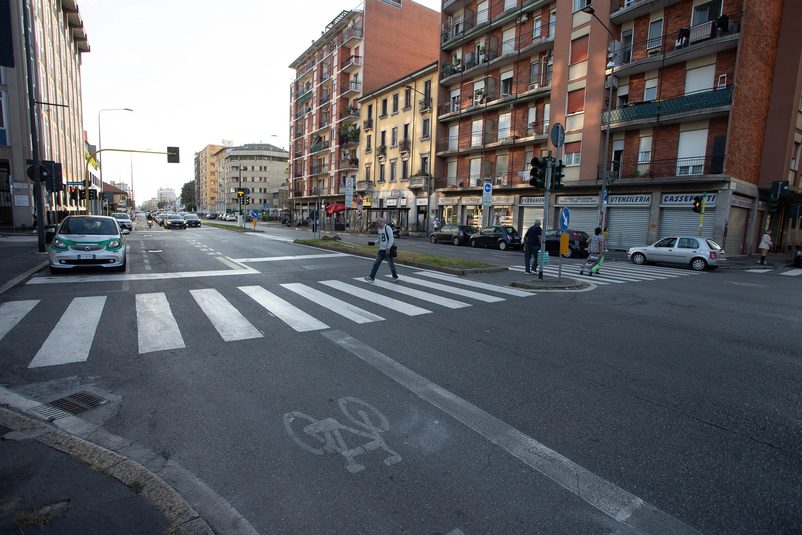 Aggressione di matrice estremista islamica i viale Monza, uomo lega bici e picchia passanti.  Milano, 14 ottobre 2023, ANSA/DAVIDE CANELLA