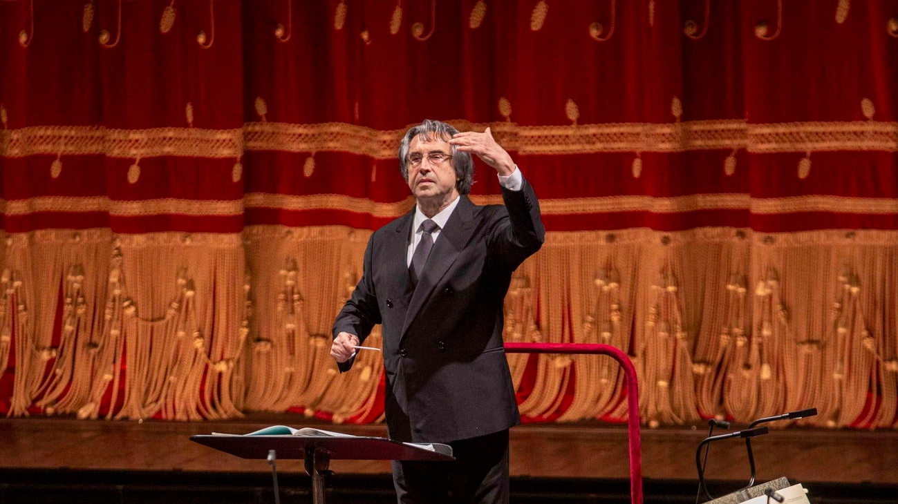 Il maestro Riccardo Muti durante l’esibizione alla Scala con Wiener Philharmoniker