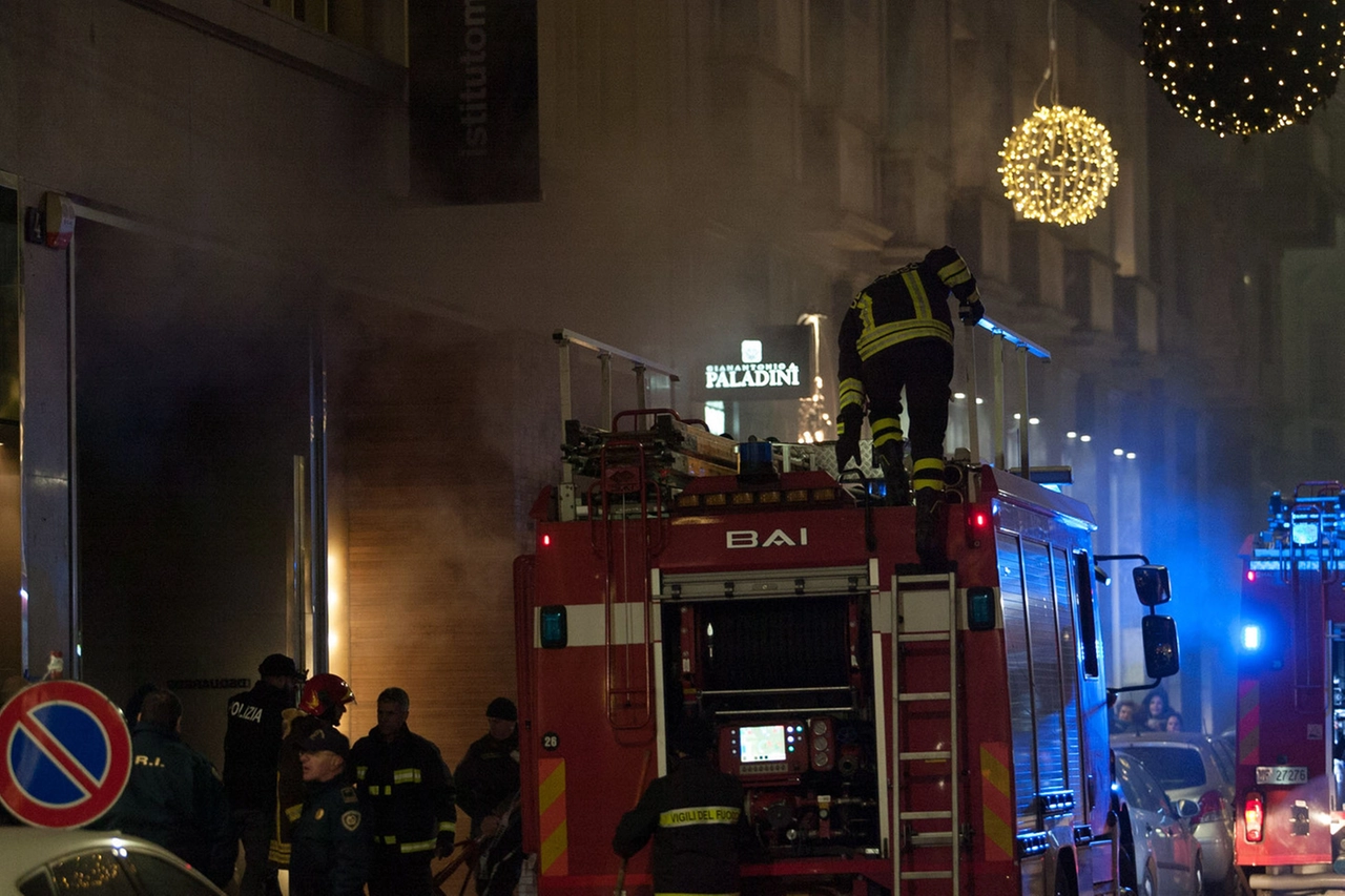 Incendio nel cortile della Marangoni