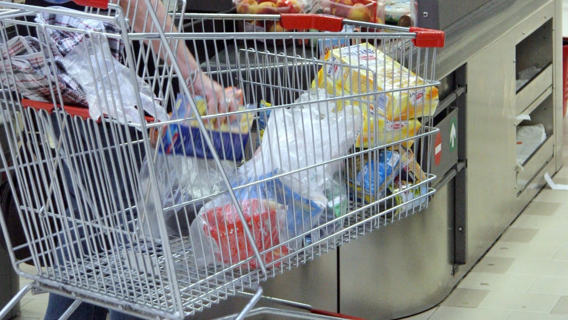 Spesa al supermercato in una foto d’archivio Crocchioni