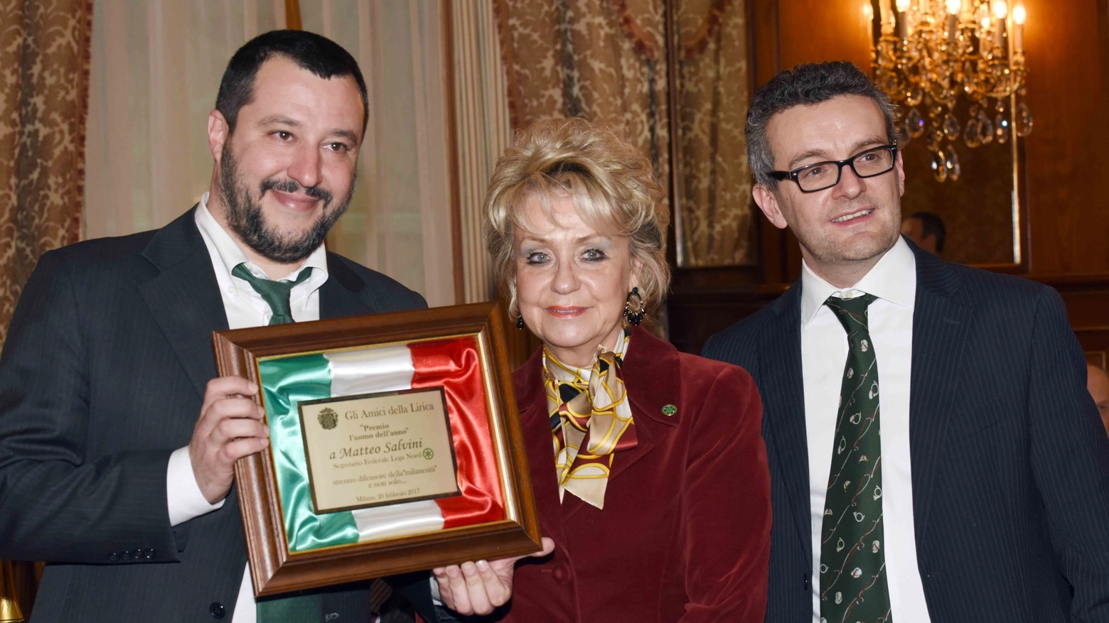 Salvini insieme a Daniela Javarone, presidente degli Amici della Lirica (La Presse)