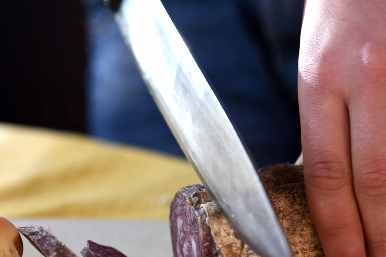 Il tipico salame all'aglio ferrarese (Foto Businesspress)