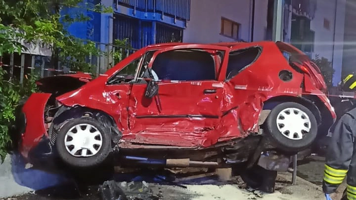 Incidente tra auto in via Satta a Milano