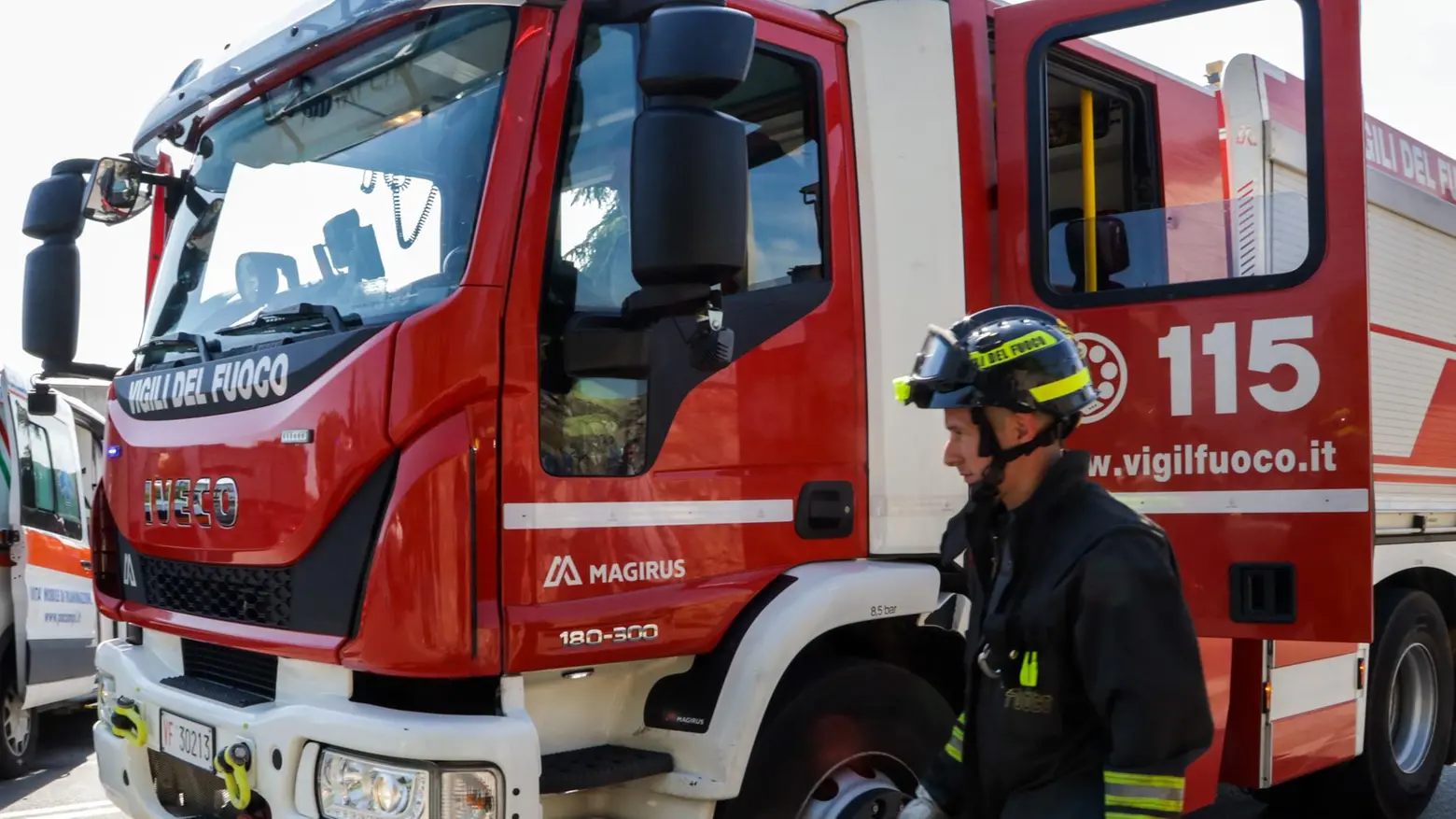 Incendio in un’azienda Silos si spezza Incendio in un’azienda Silos si spezza