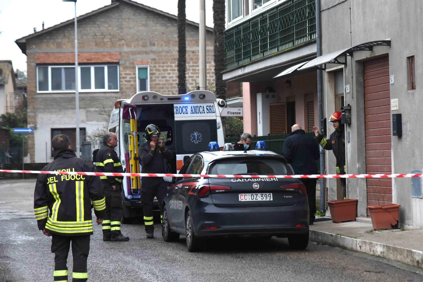 I carabinieri ed i soccorritori sul luogo dove il bambino di 10 anni è stato ucciso 