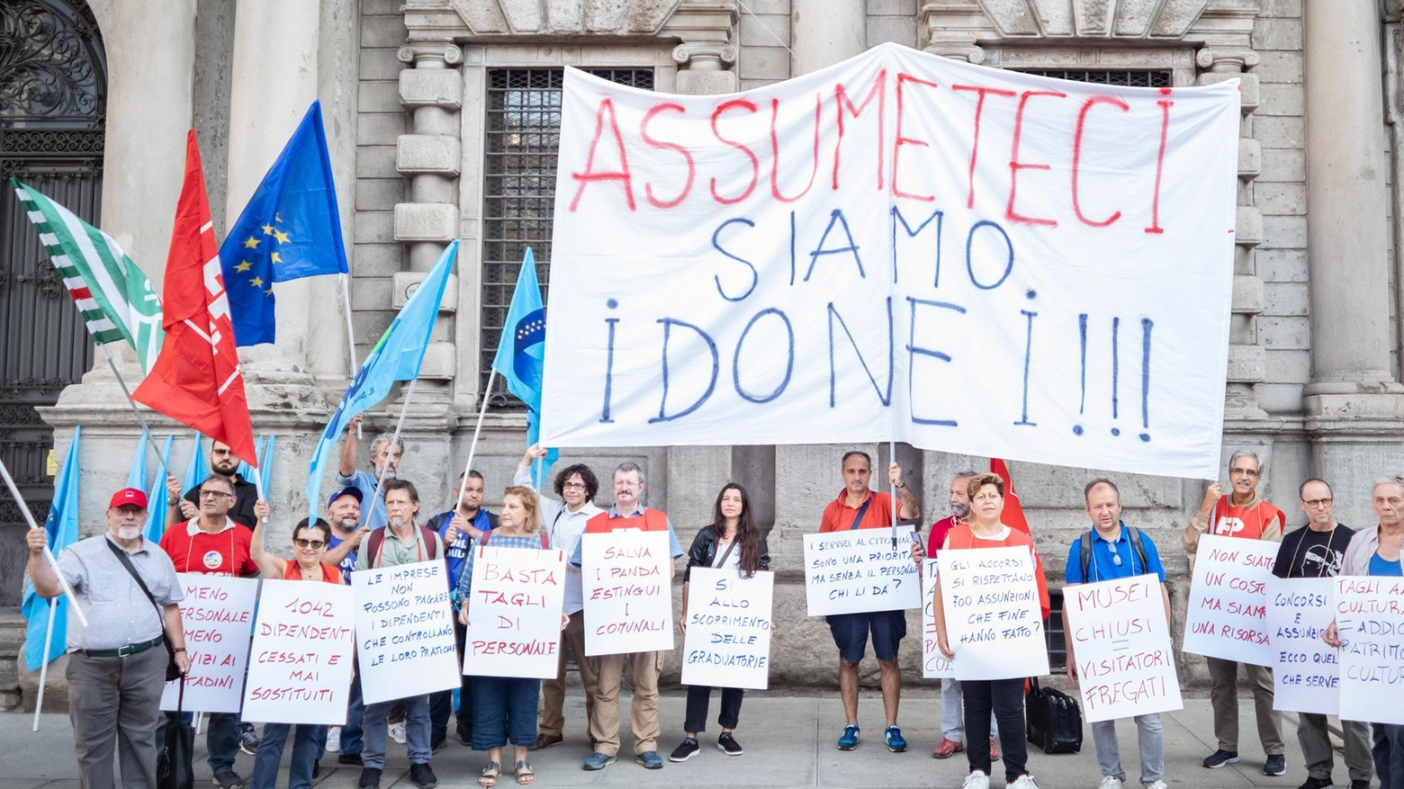 Dipendenti contro il Comune: "Basta tagliare personale" Dipendenti contro il Comune: "Basta tagliare personale"