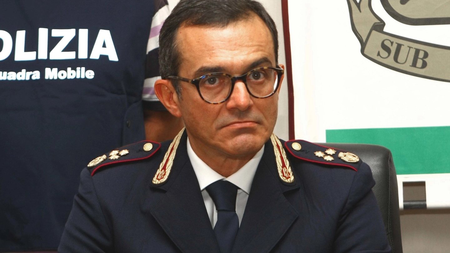 Il vicequestore Carlo Bartelli 52 anni, dopo 21 anni lascia Sondrio per dirigere la Squadr