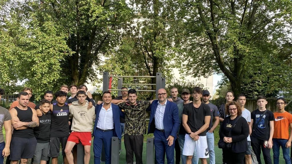 Pazzi per il Calisthenics. Gaggi Yatarov inaugura il nuovo impianto e tra i ragazzi è il delirio