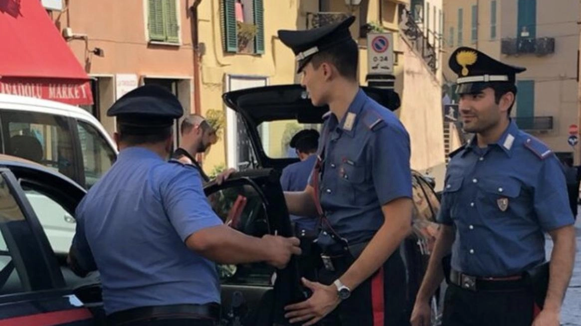 Troppo alcol, le urla e le coltellate Ferito al fianco un uomo di 41 anni Troppo alcol, le urla e le coltellate Ferito al fianco un uomo di 41 anni