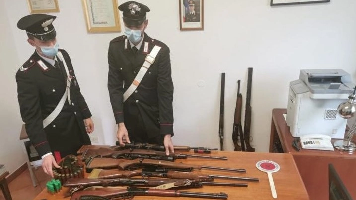 Le armi recuperate dai carabinieri di Mede