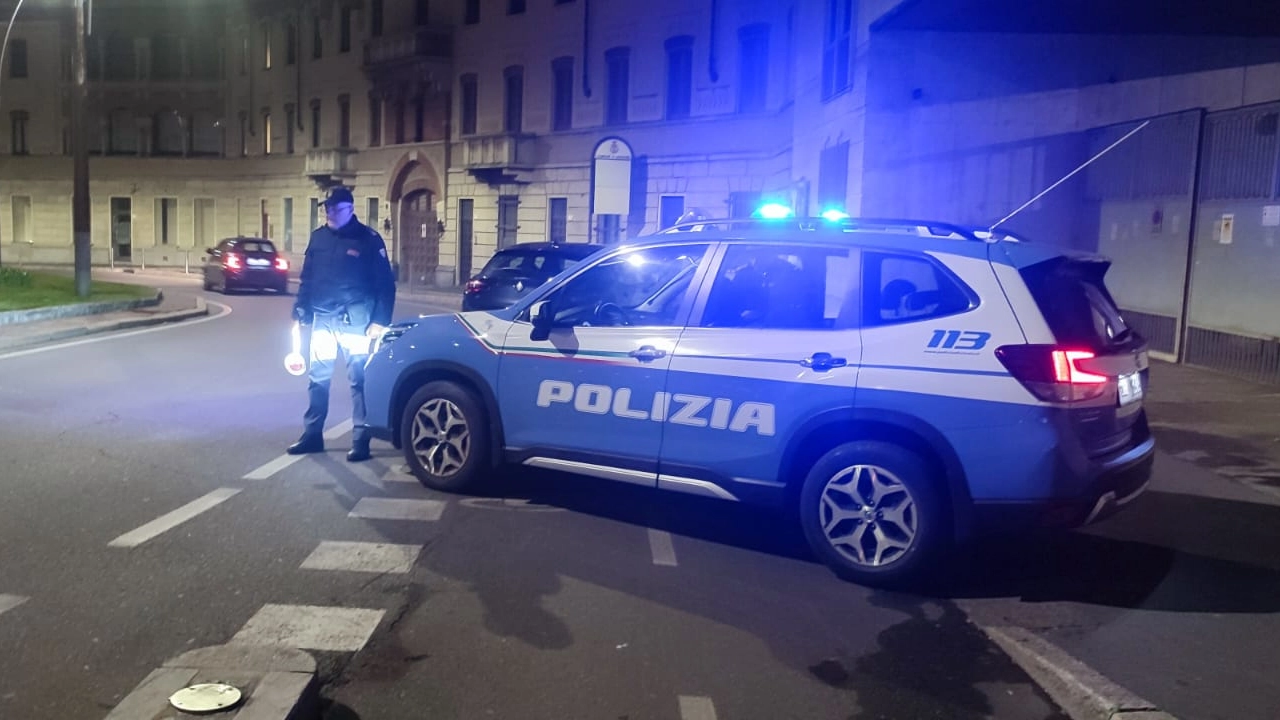 Controlli notturni della Polizia in centro a Legnano