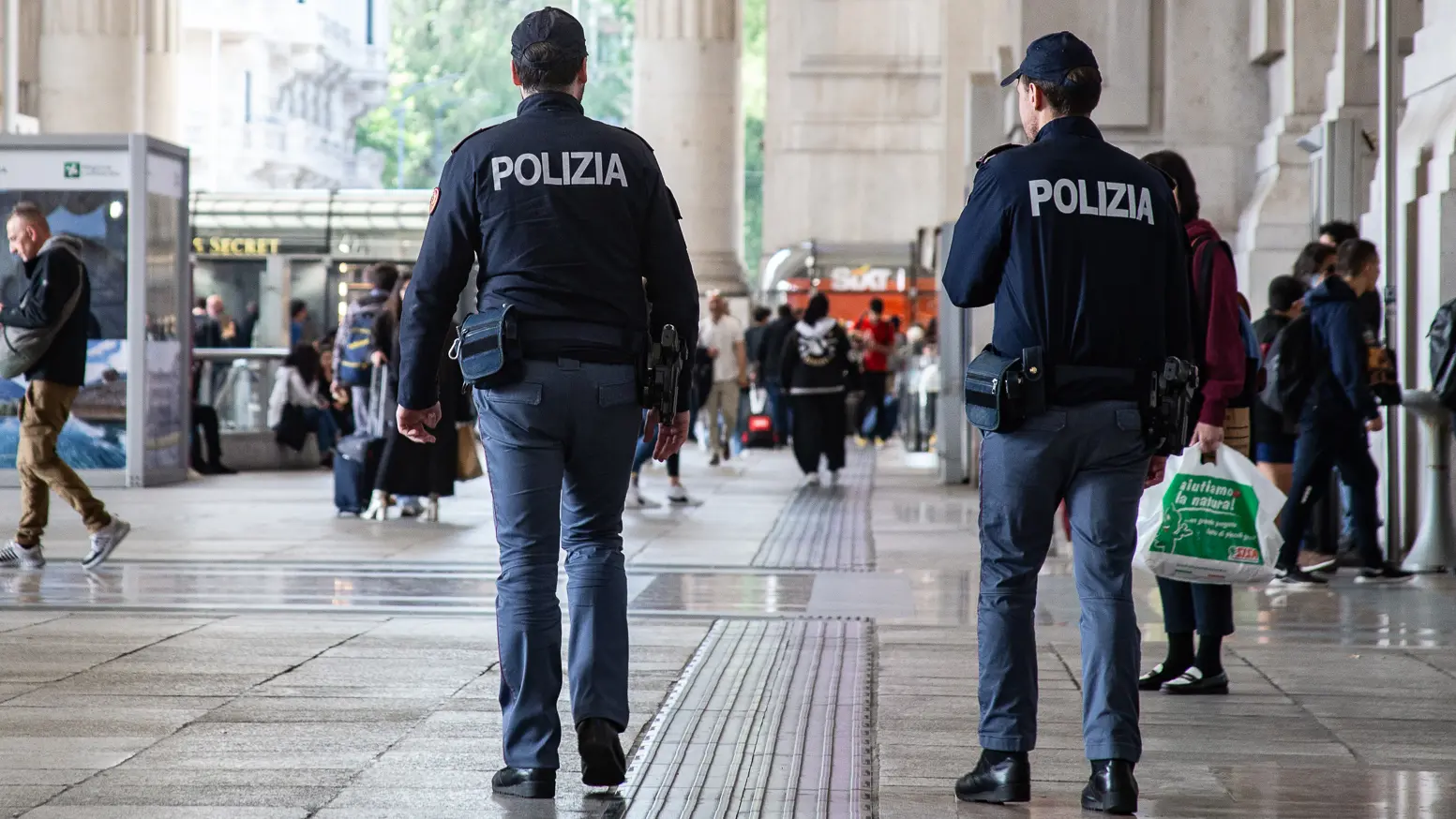 La polizia alla Stazione Centrale di Milano