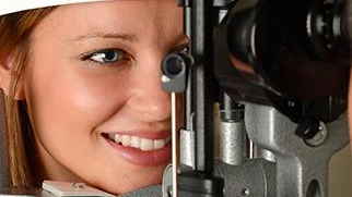 Visita oculistica (Archivio)