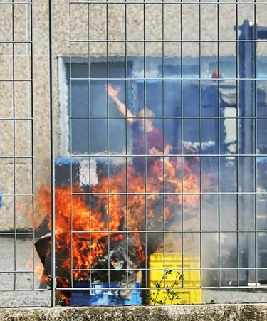 Martinengo, va a fuoco guaina su un tetto: due operai intossicati