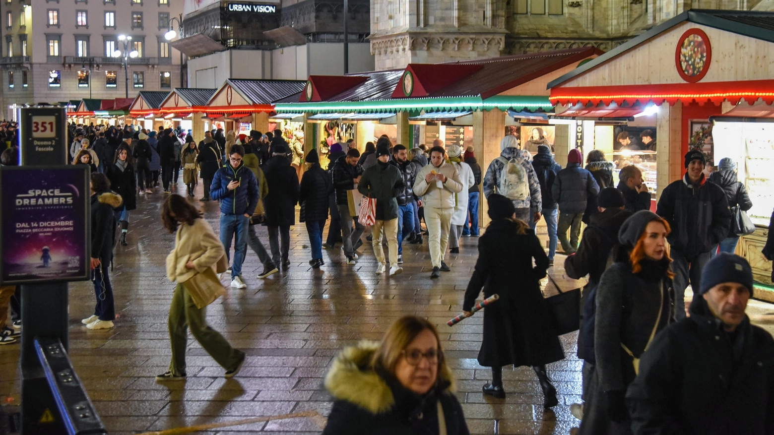 Luminarie e mercatino di Natale in piazza Duomo e corso Vittorio Emanuele