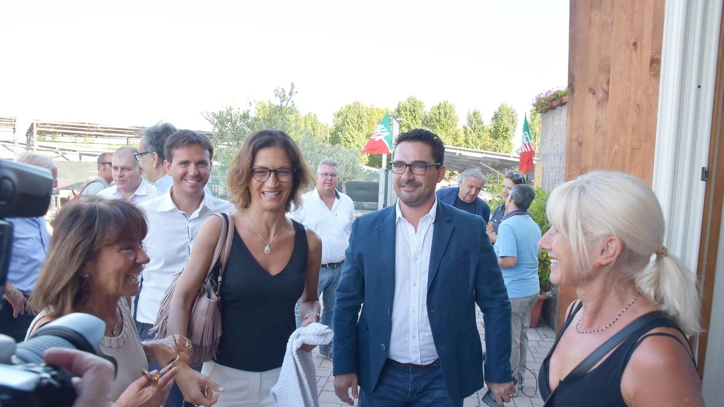 Andrea Itraloni, 44 anni con Mariastella Gelmini, 43 anni (Torres)