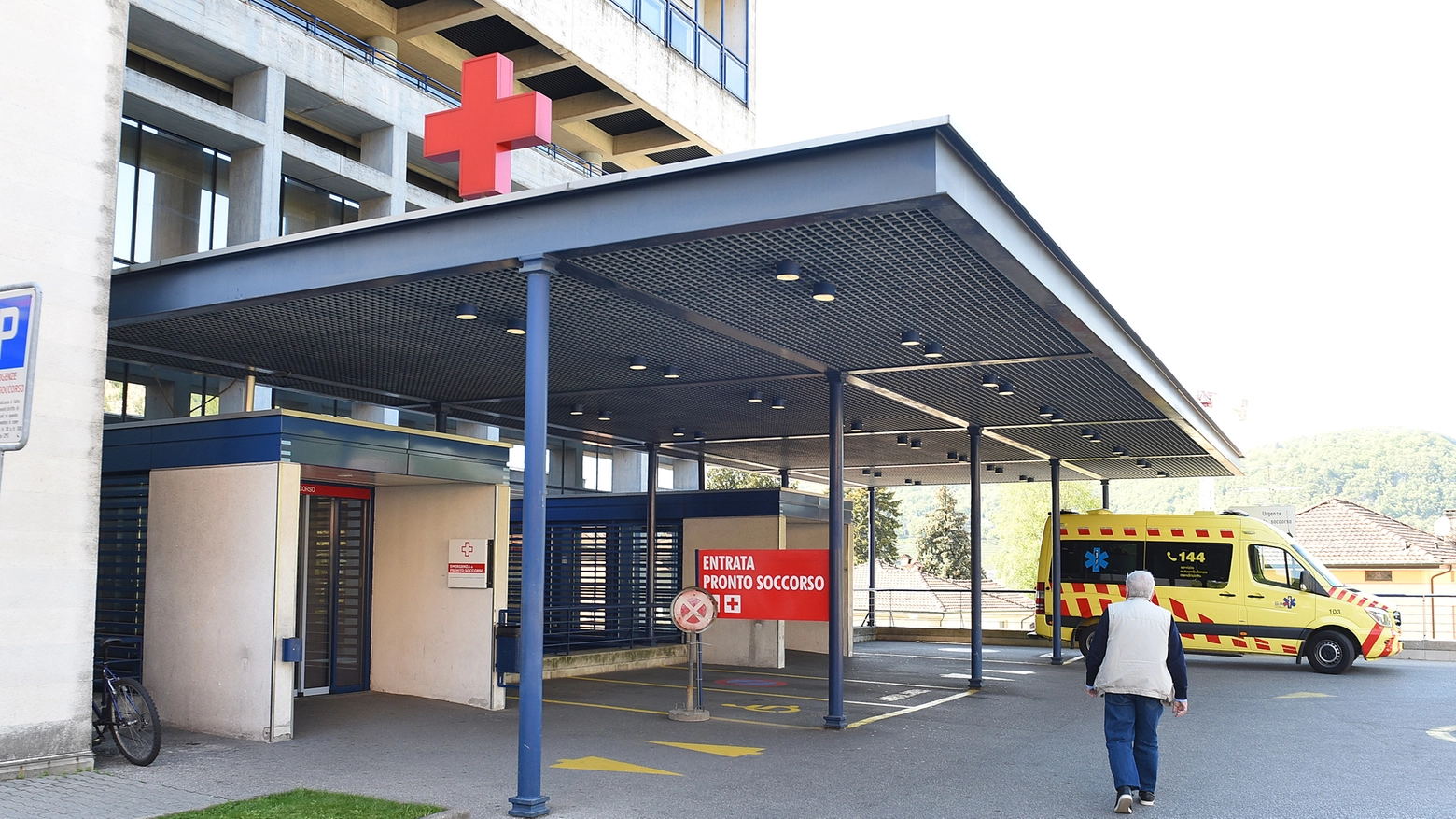 Il comasco è stato ricoverato in un ospedale svizzero