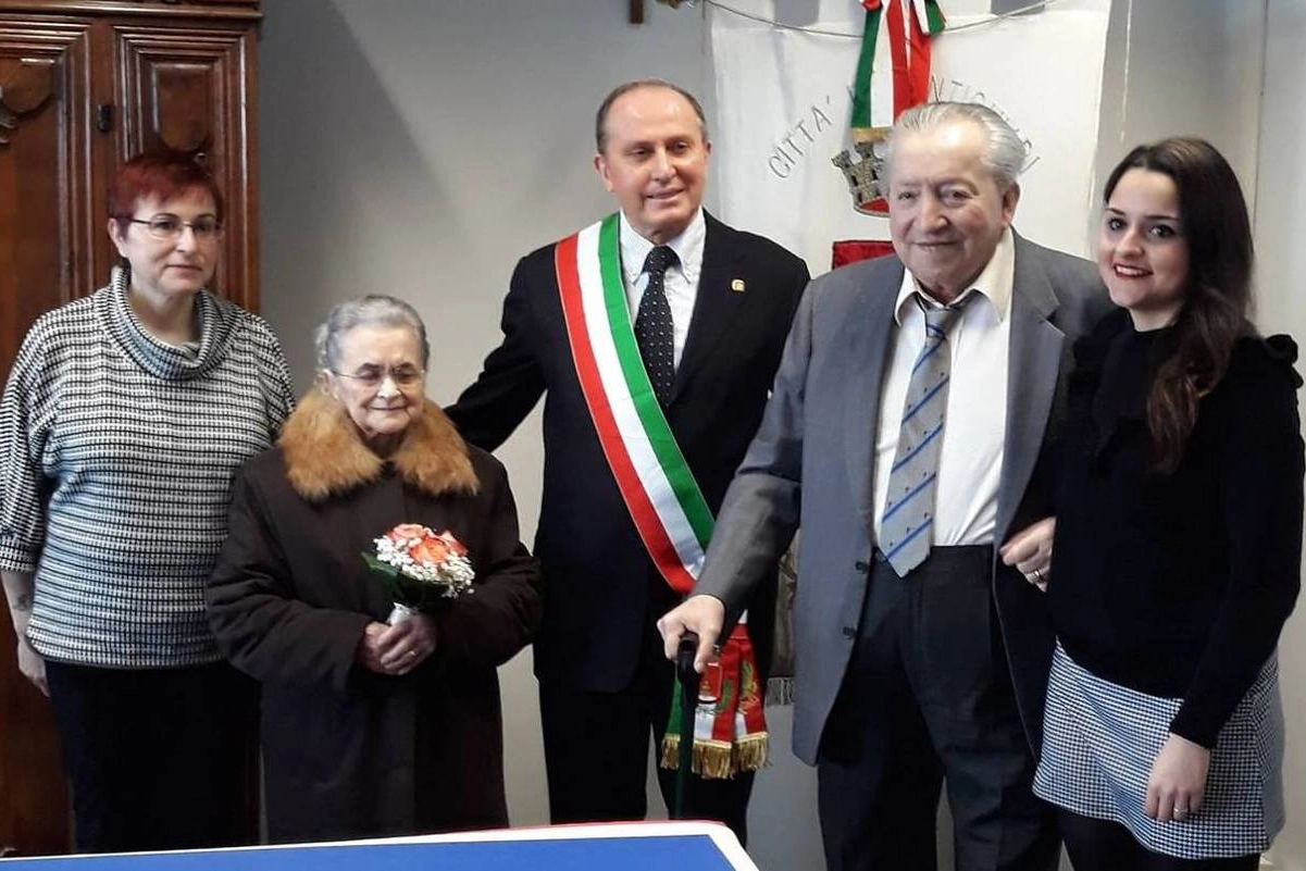 Maria Menegoli e Giustino Bertagnoli, in Comune con le figlie