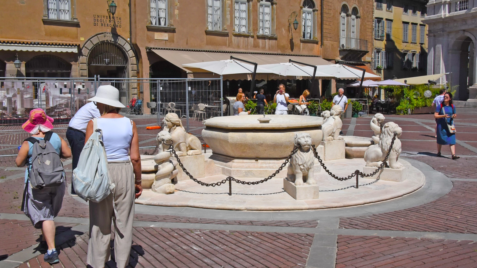 Bergamo, Fontana del Contarini restaurata