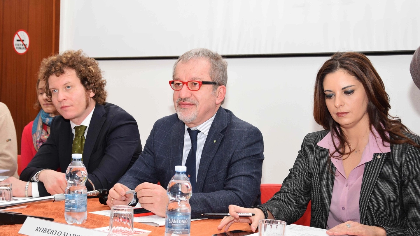 Da sinistra, il sindaco Bianchi, il governatore Maroni e l'assessore regionale Cappellini