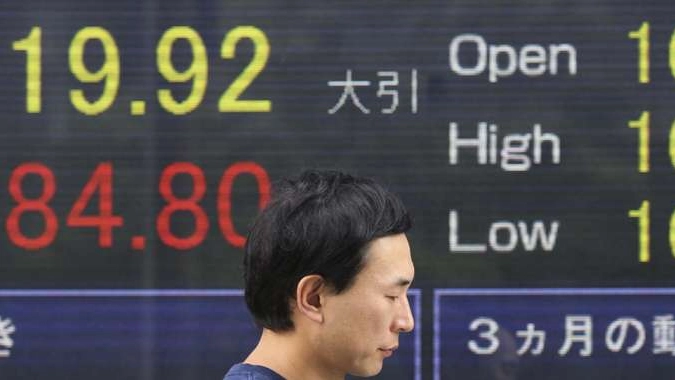 Borsa: Tokyo chiude in lieve ribasso